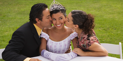 Start this quinceanera right with a magnificent invitation!