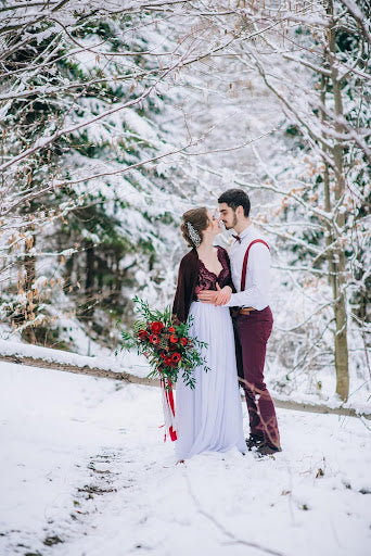Snowy Romance_ Why a Winter Wedding is the Coziest and Romantic Choice
